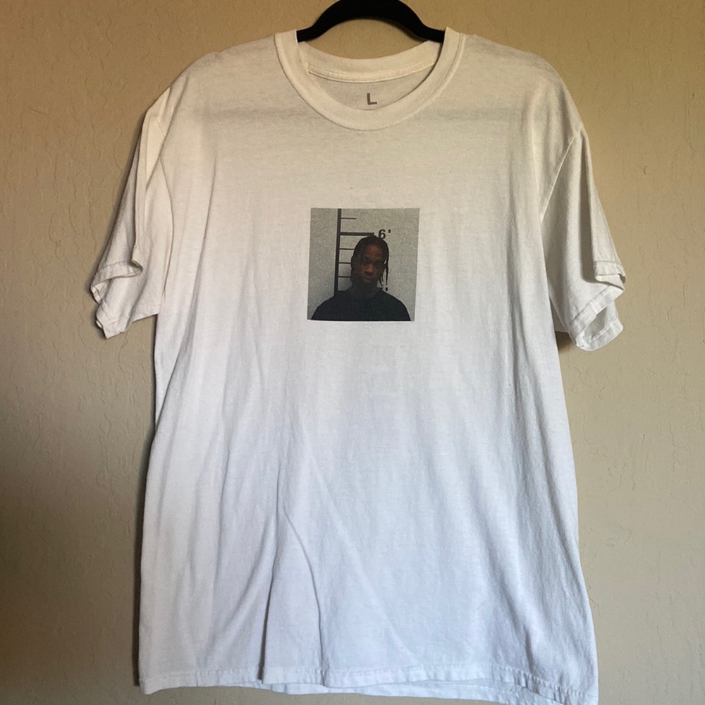(4 for $20) EUC - UO Travis Scott “Free the rage” T-shirt
